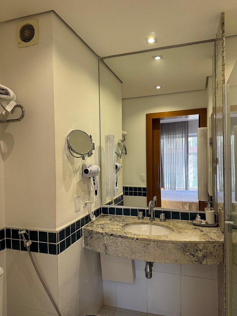 Get a Flat 701–Suíte com Terraço e Parede de Vidro | Ibirapu