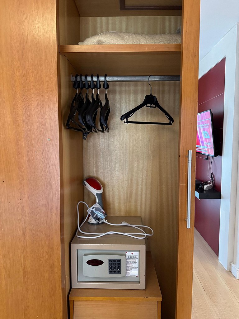 Get a Flat 701–Suíte com Terraço e Parede de Vidro | Ibirapu